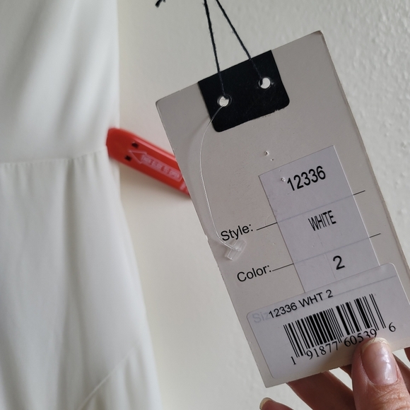 Mac Duggal, Sleeveless V-Neck Jersey‎ Gown, White, Size 2 - NWT - Picture 9 of 11